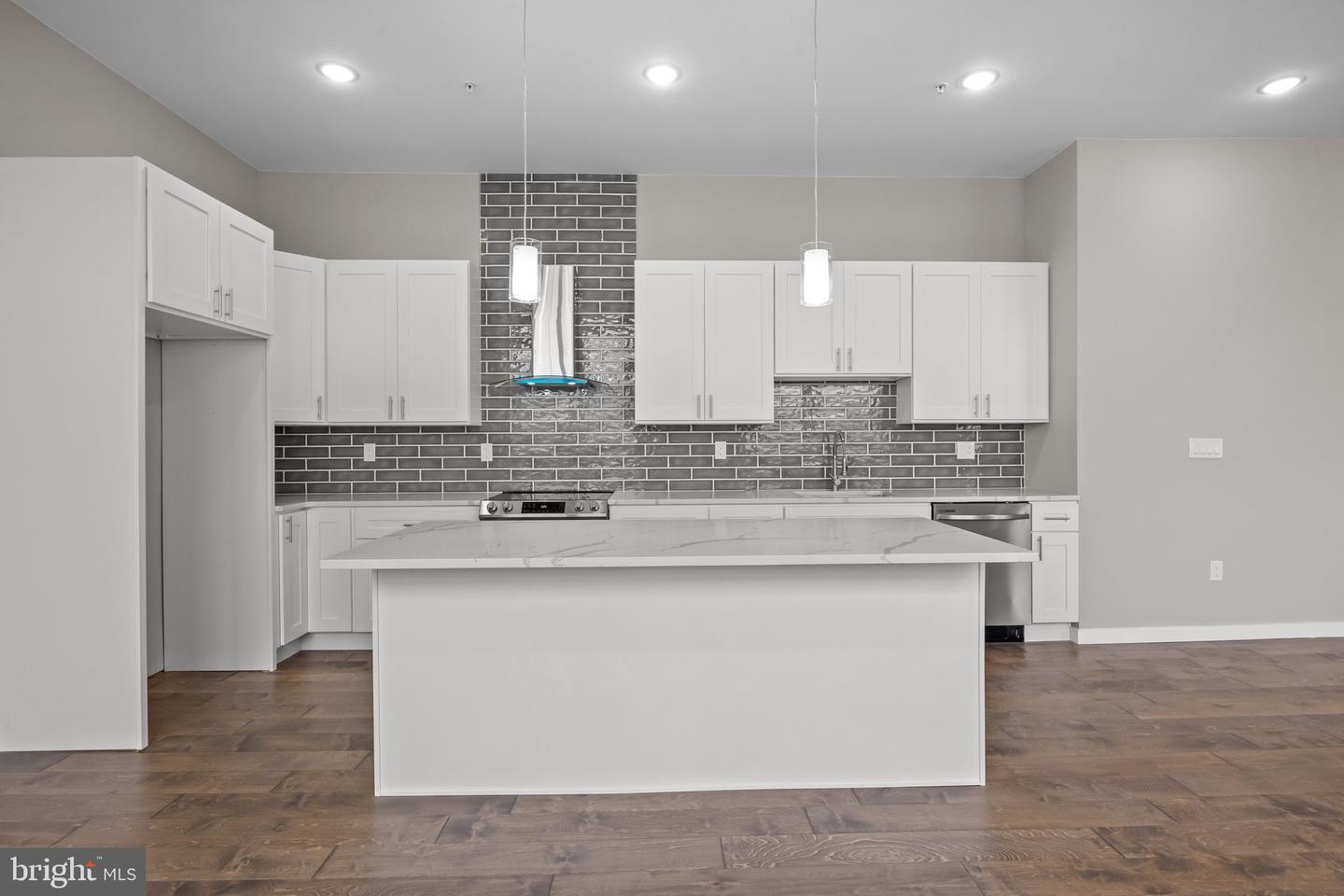 418 Jefferson Ave #12