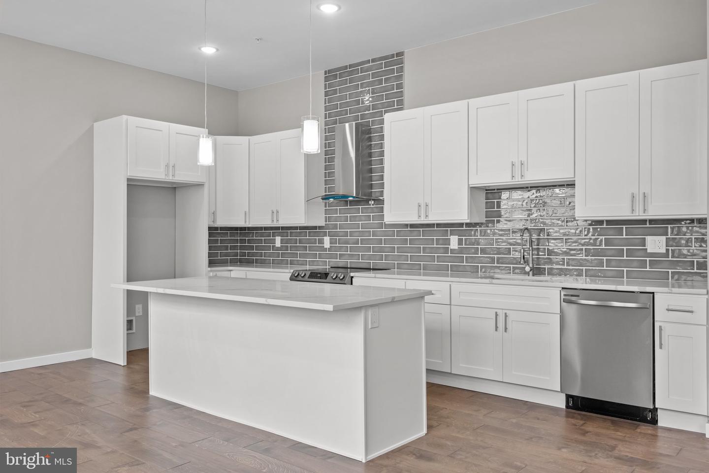 418 Jefferson Ave #12