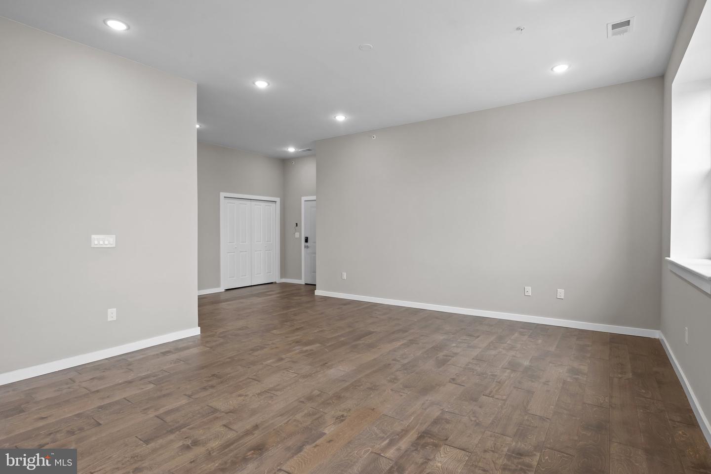 418 Jefferson Ave #12