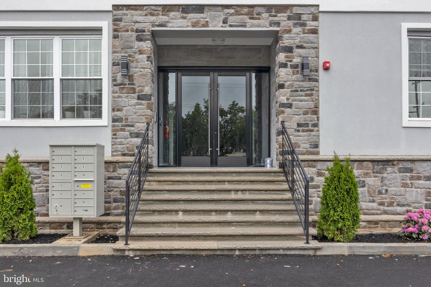 418 Jefferson Ave #12