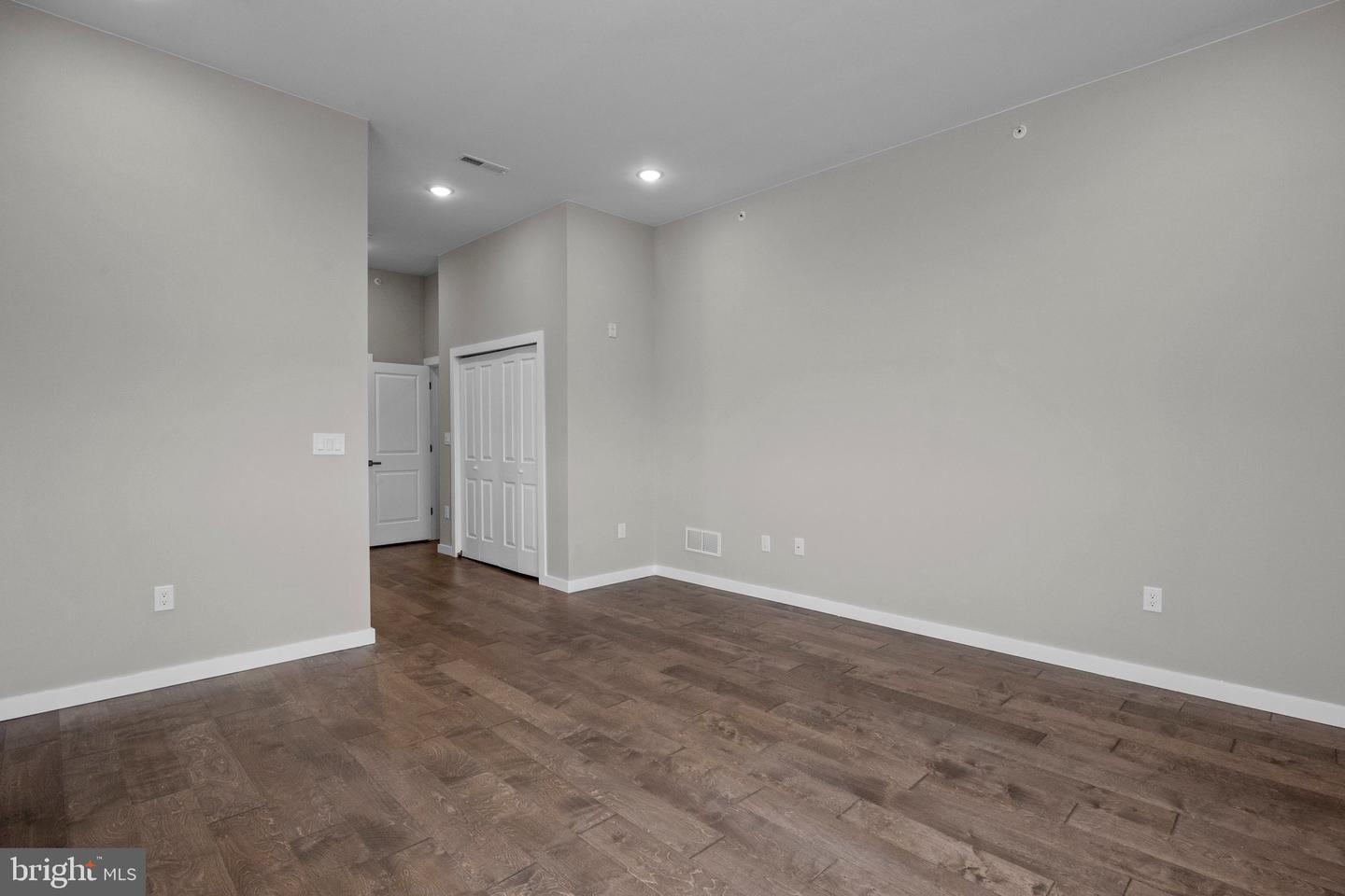 418 Jefferson Ave #12