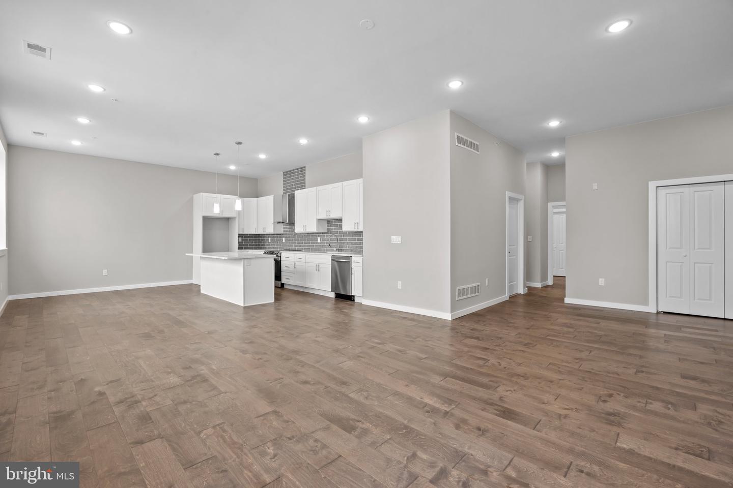 418 Jefferson Ave #12