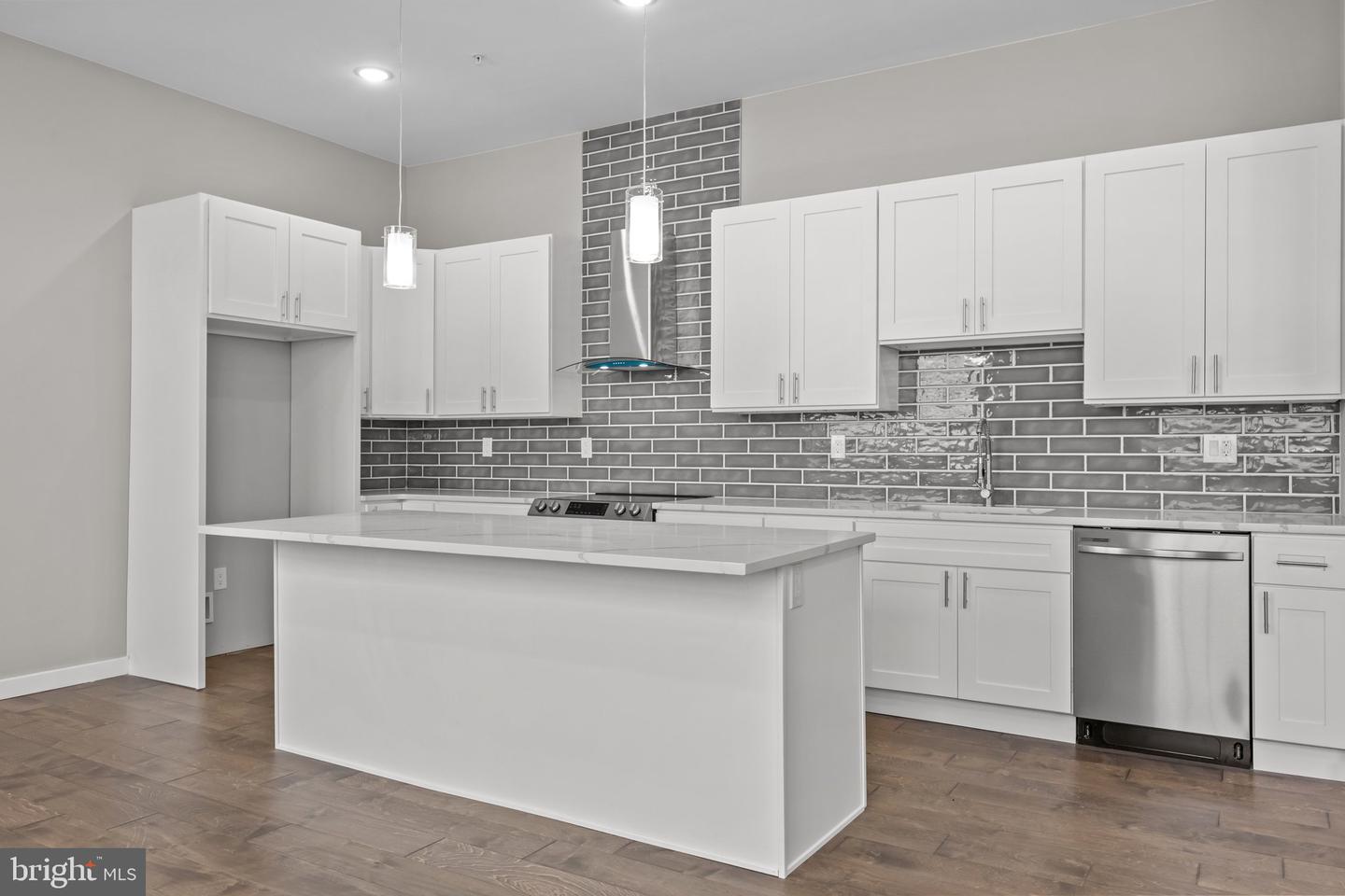 418 Jefferson Ave #12