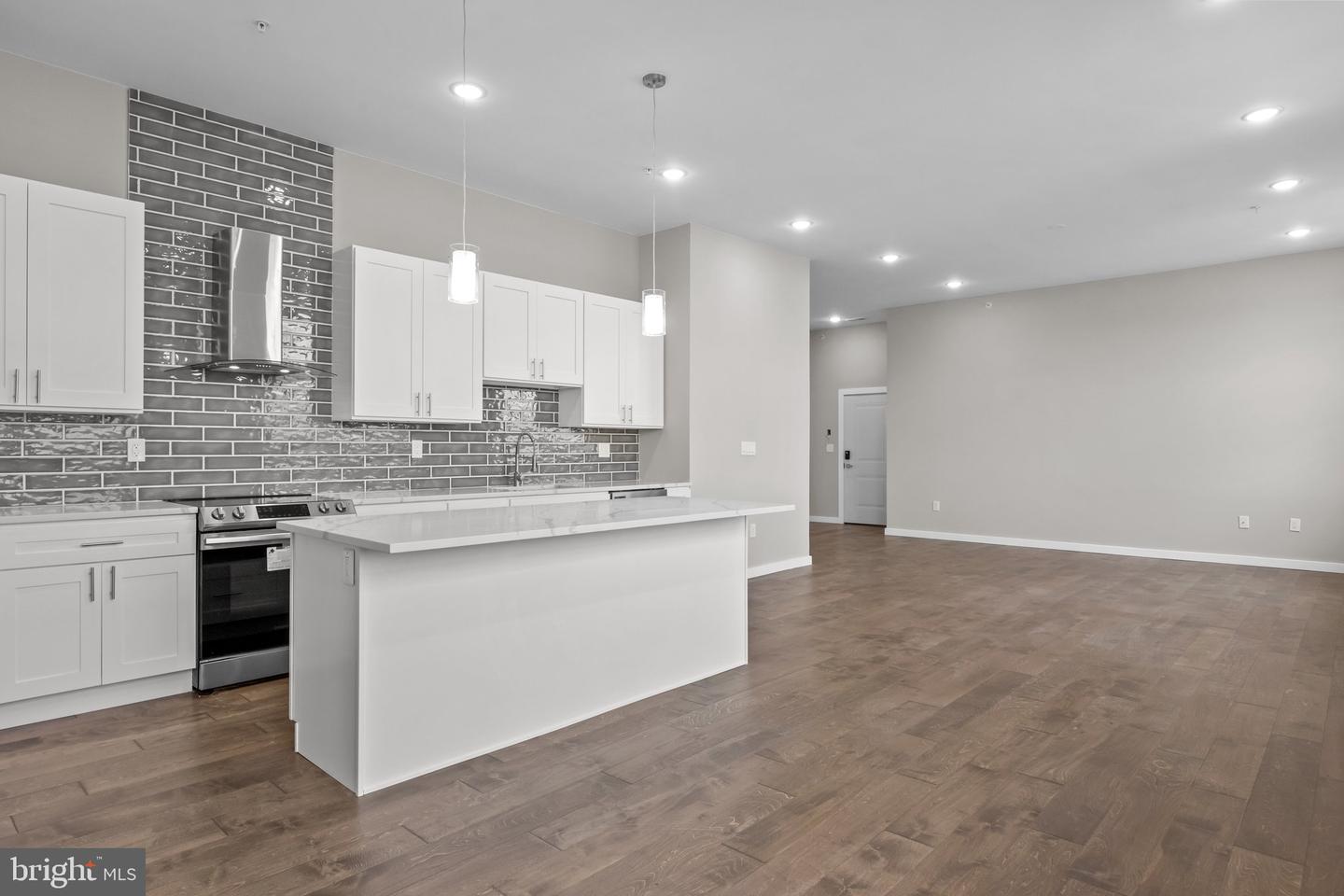 418 Jefferson Ave #12