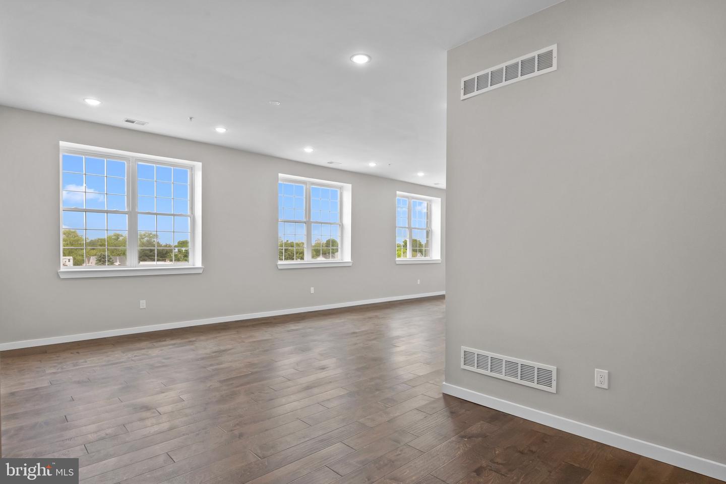 418 Jefferson Ave #12