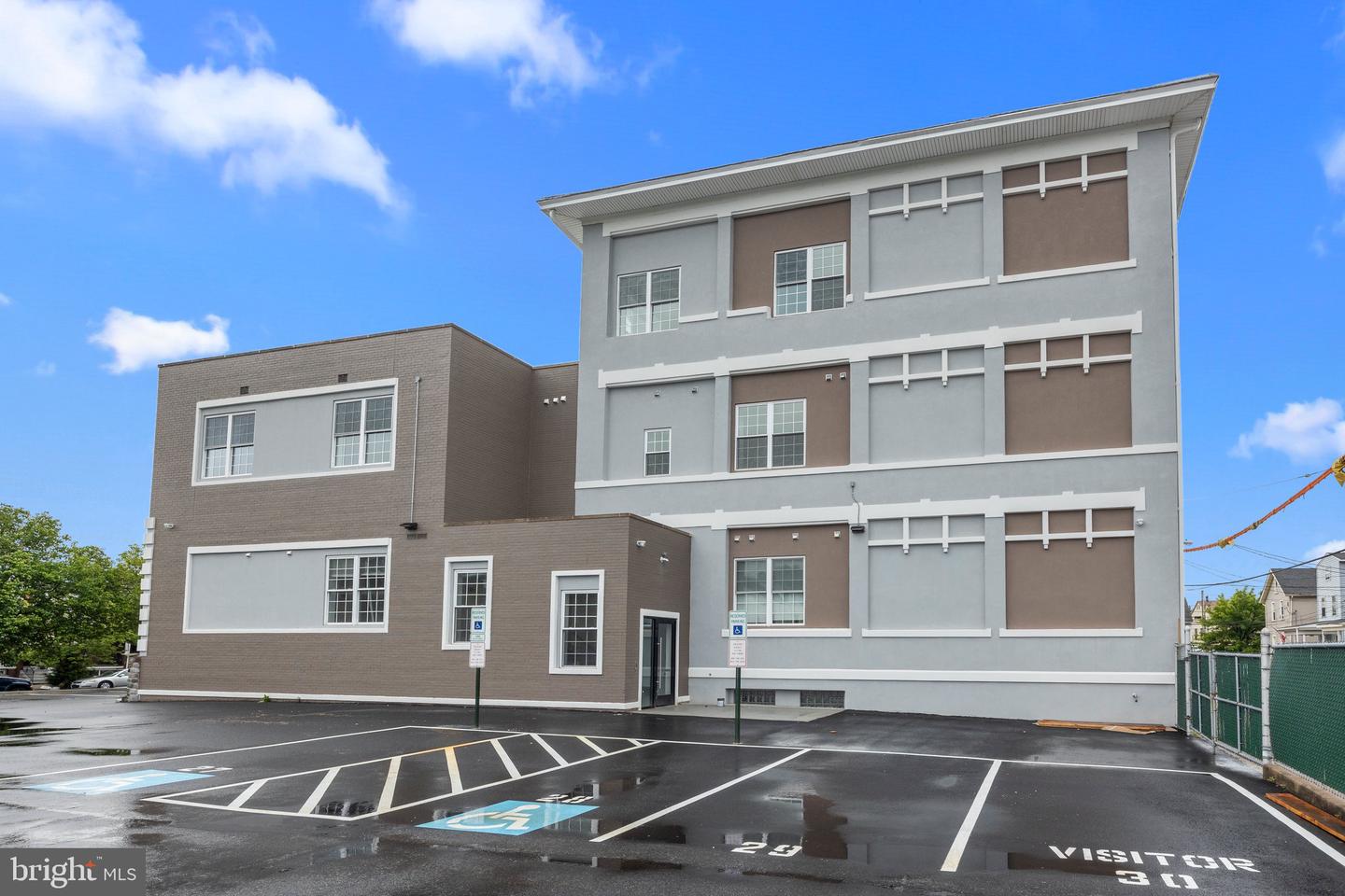 418 Jefferson Ave #12