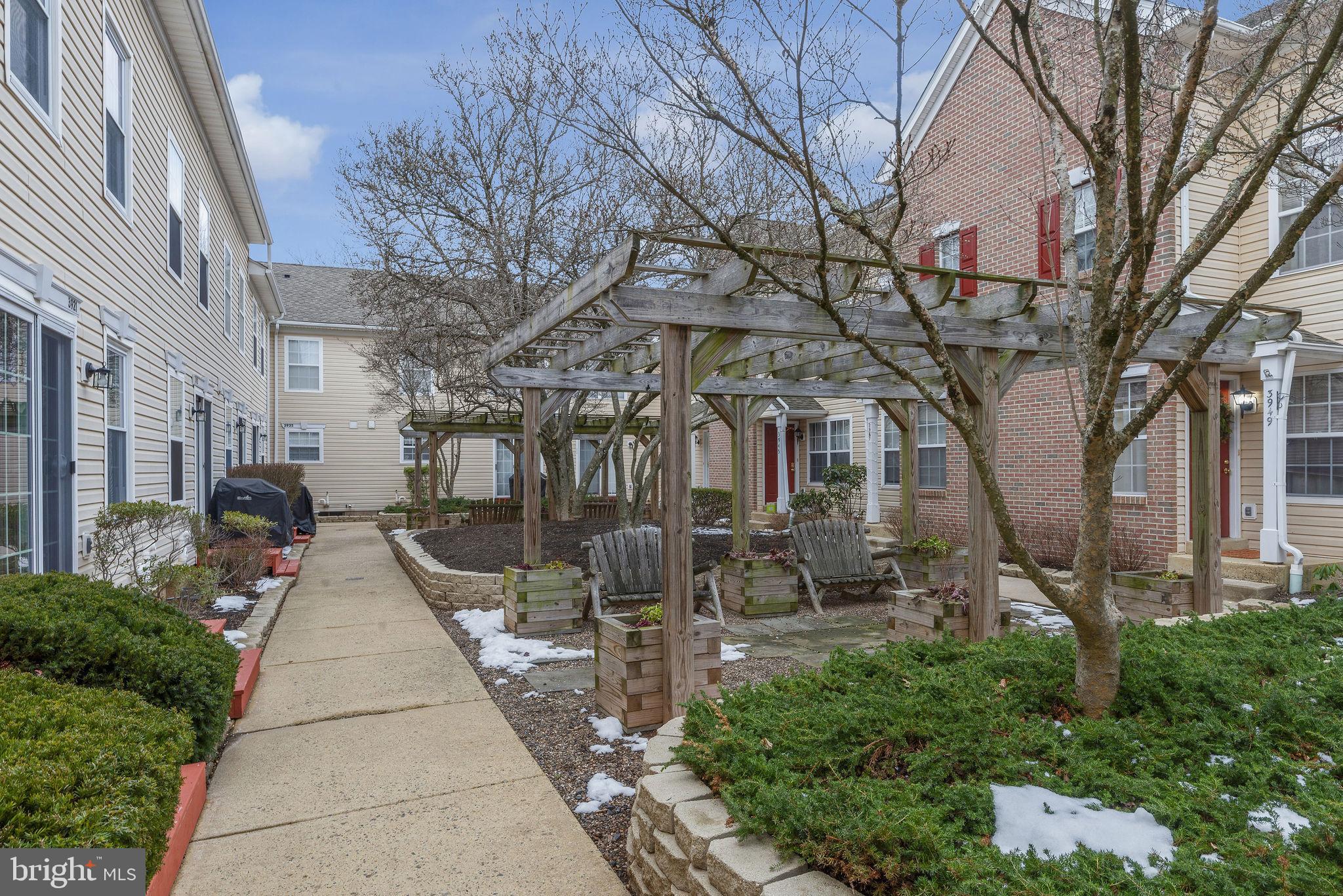 3919 Captain Molly Cir