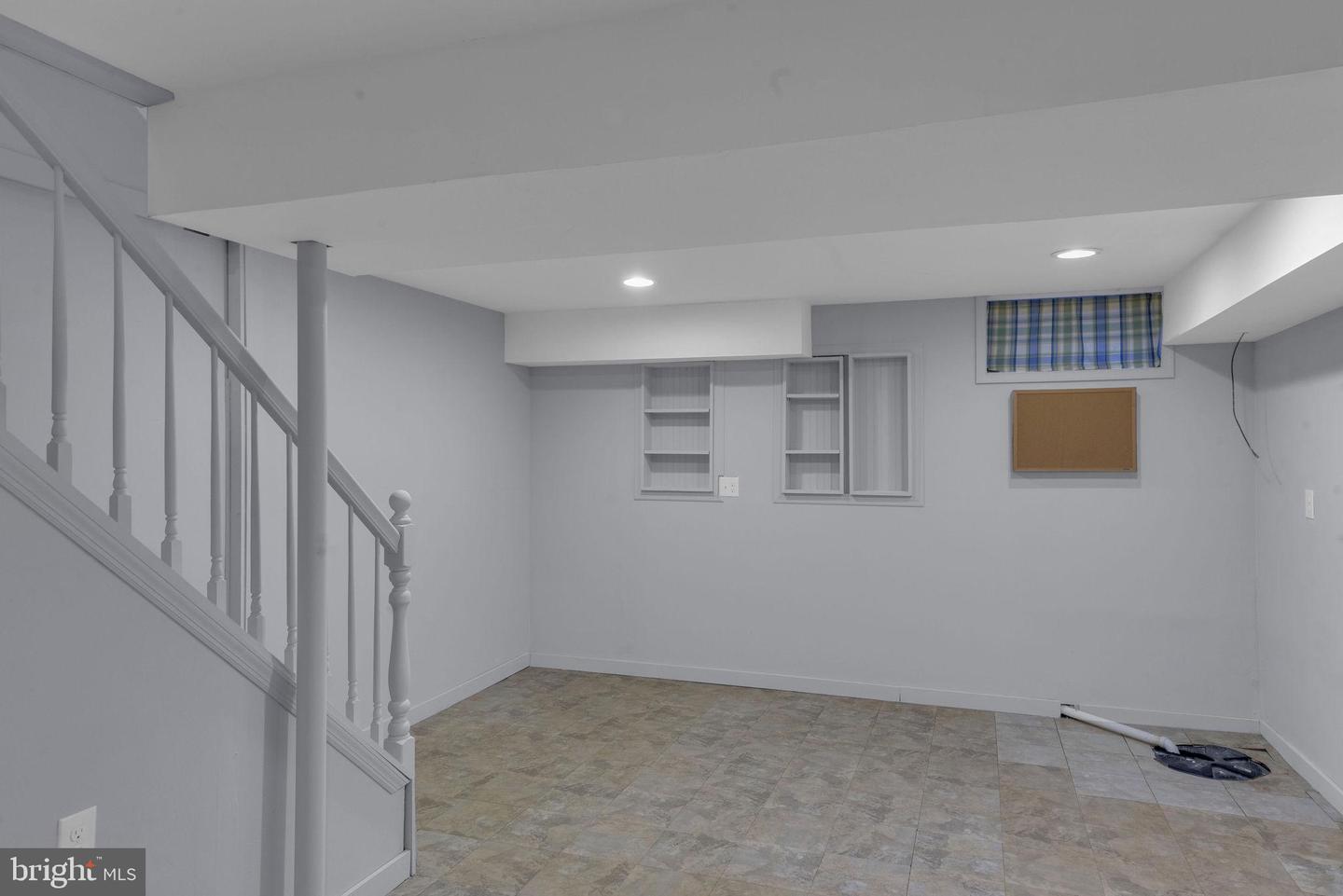 3919 Captain Molly Cir