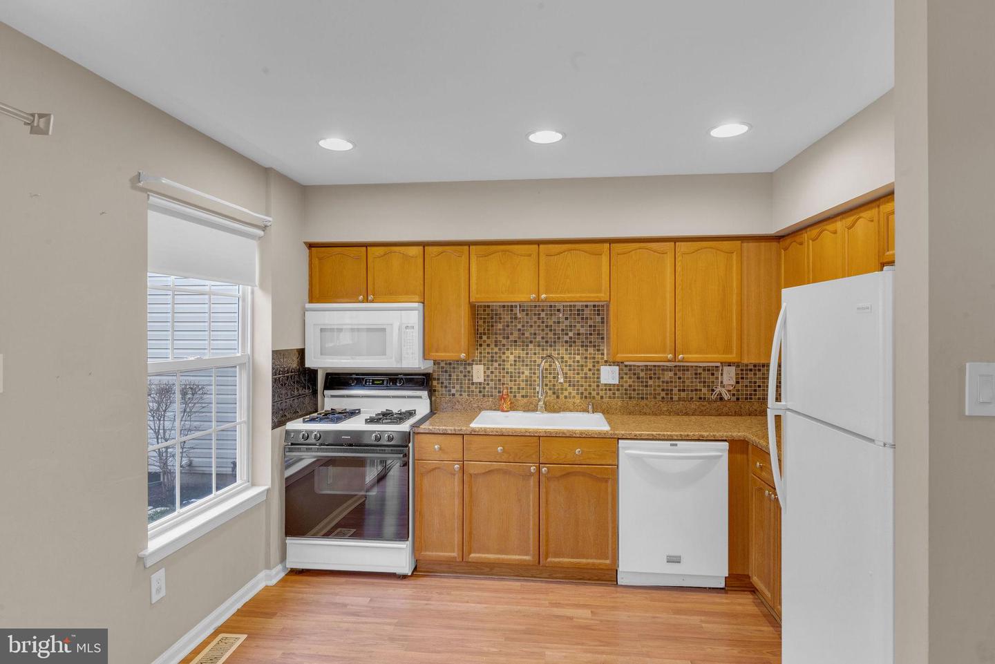 3919 Captain Molly Cir