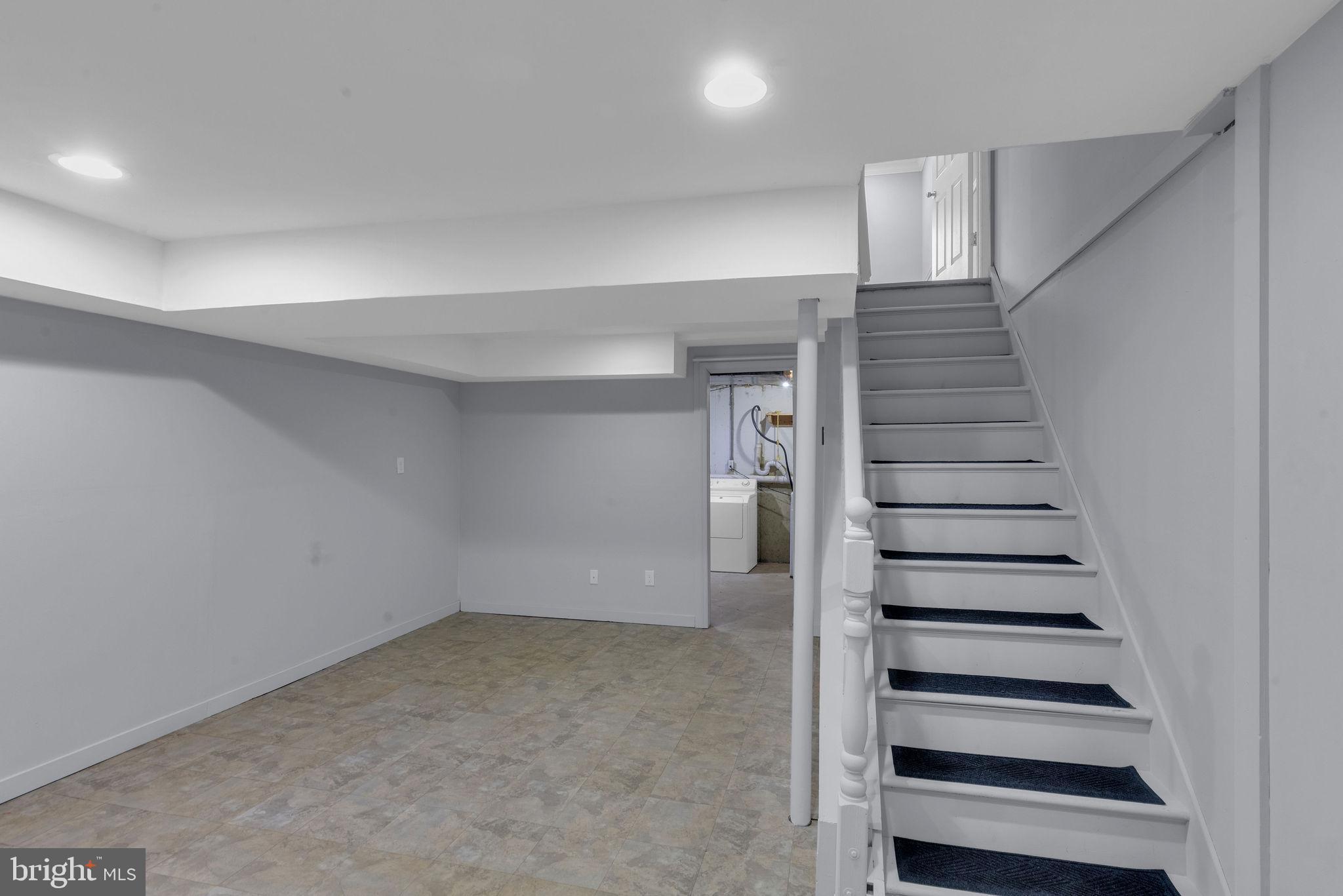 3919 Captain Molly Cir