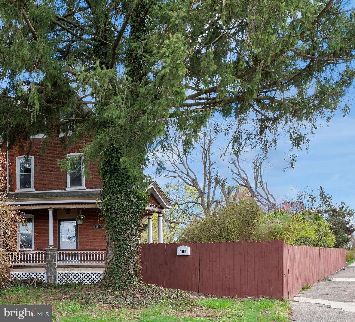 109 S Main St