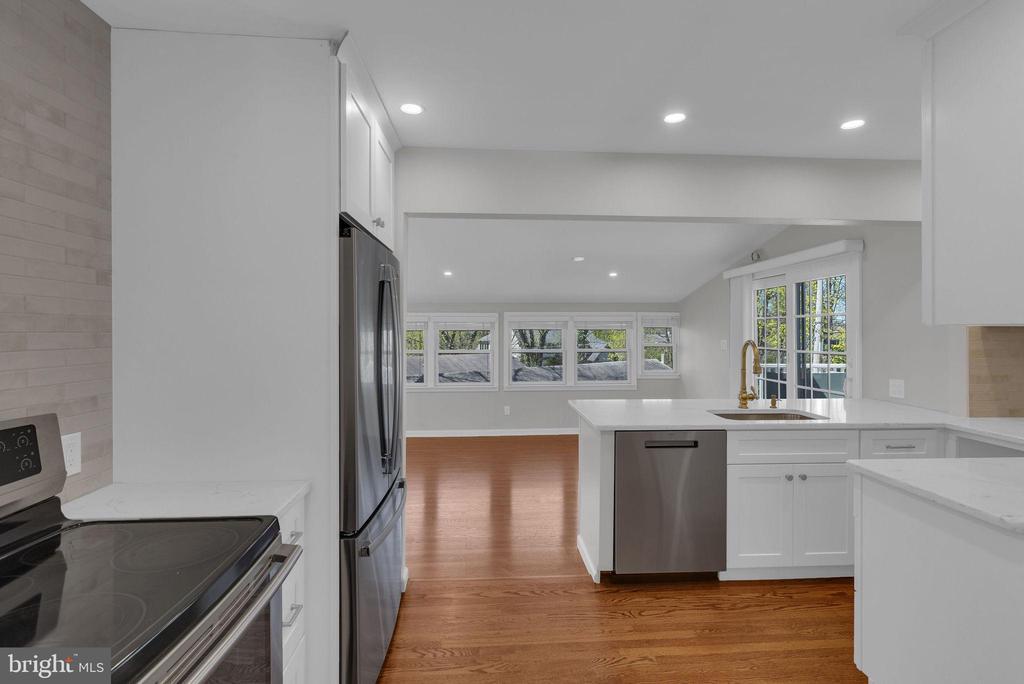 77 DAVIS RD