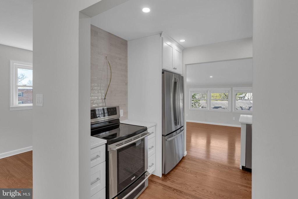 77 DAVIS RD