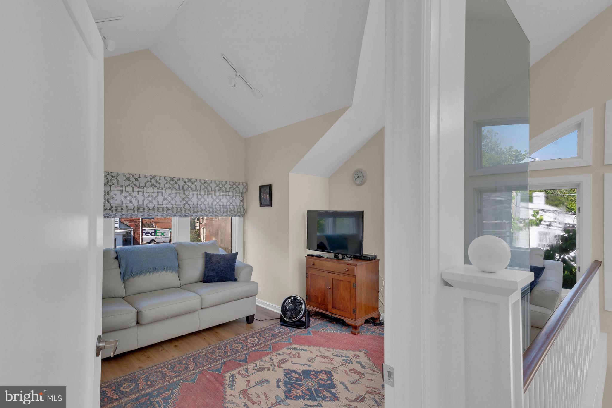 100 Mechanics St #Side Offce