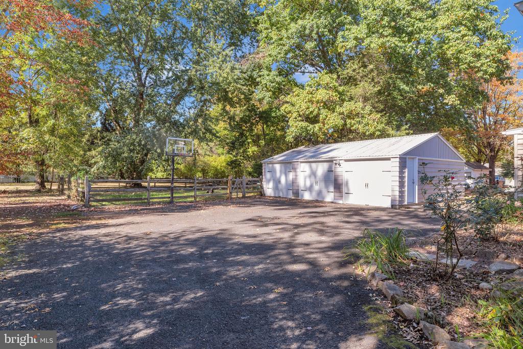 218 KEELEY AVENUE