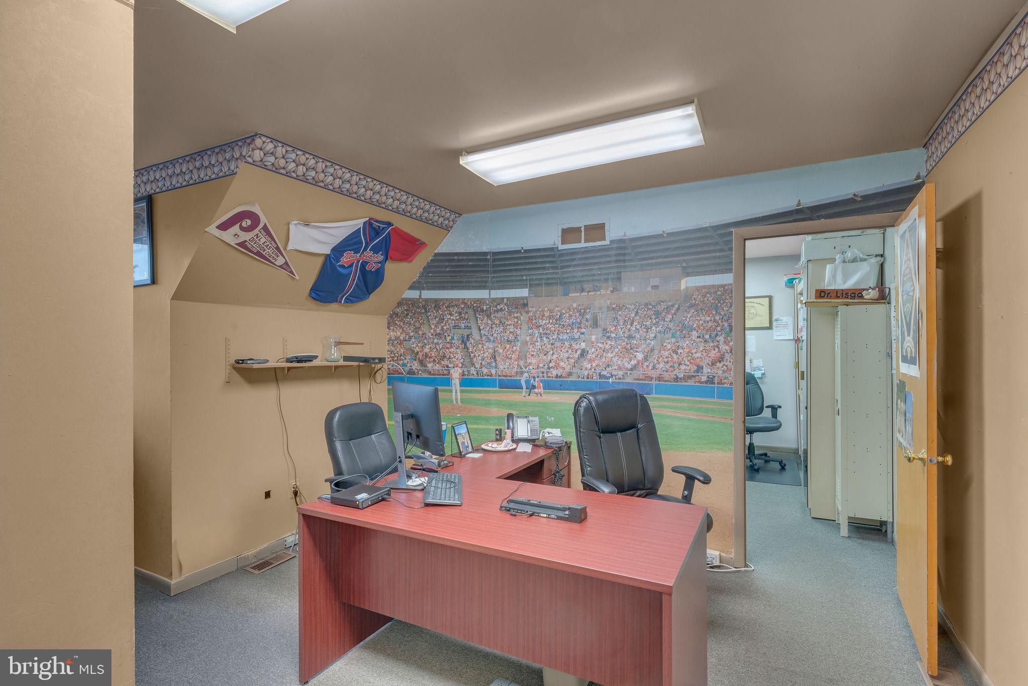 95 ALMSHOUSE ROAD 202