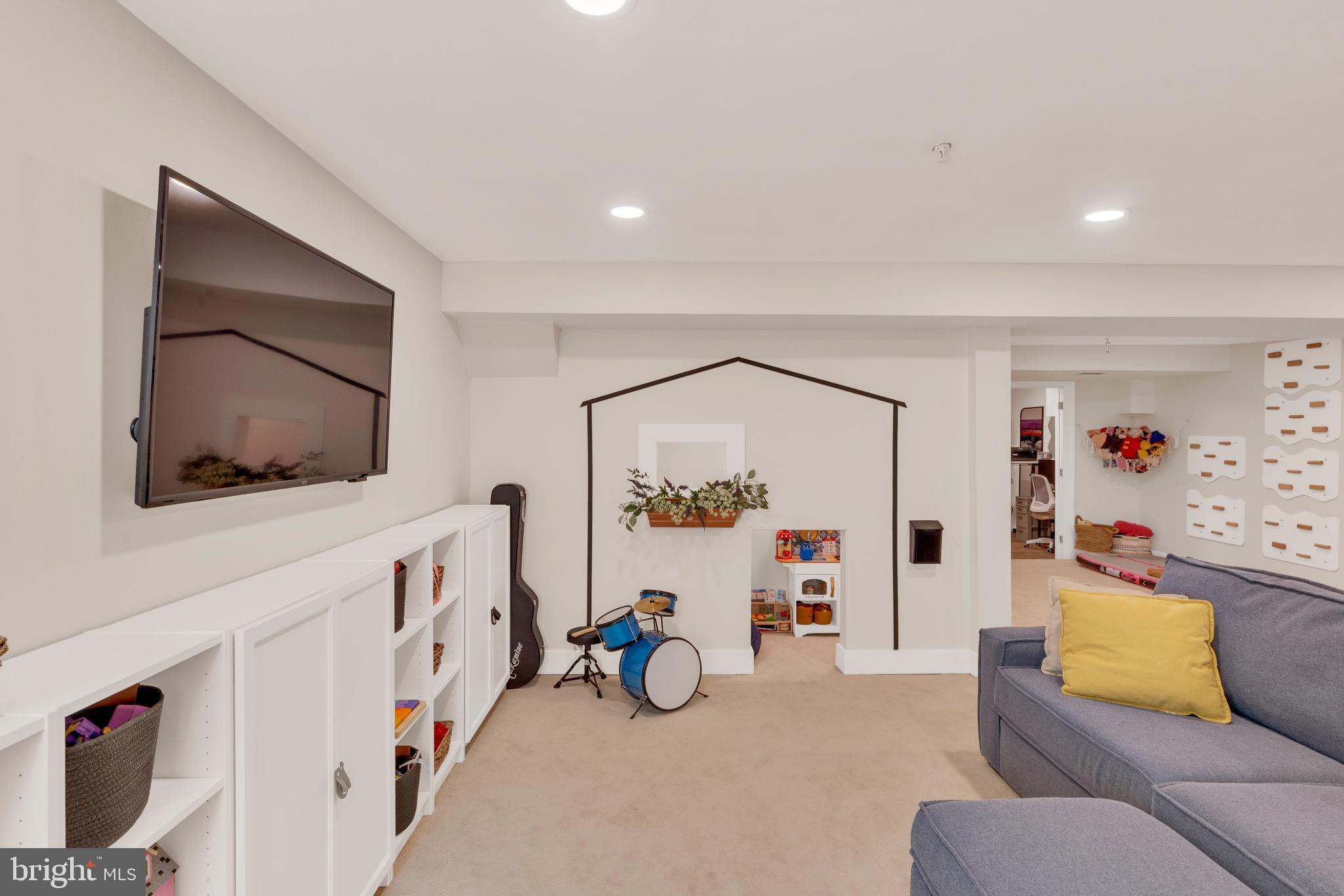1802 ADAMS WAY