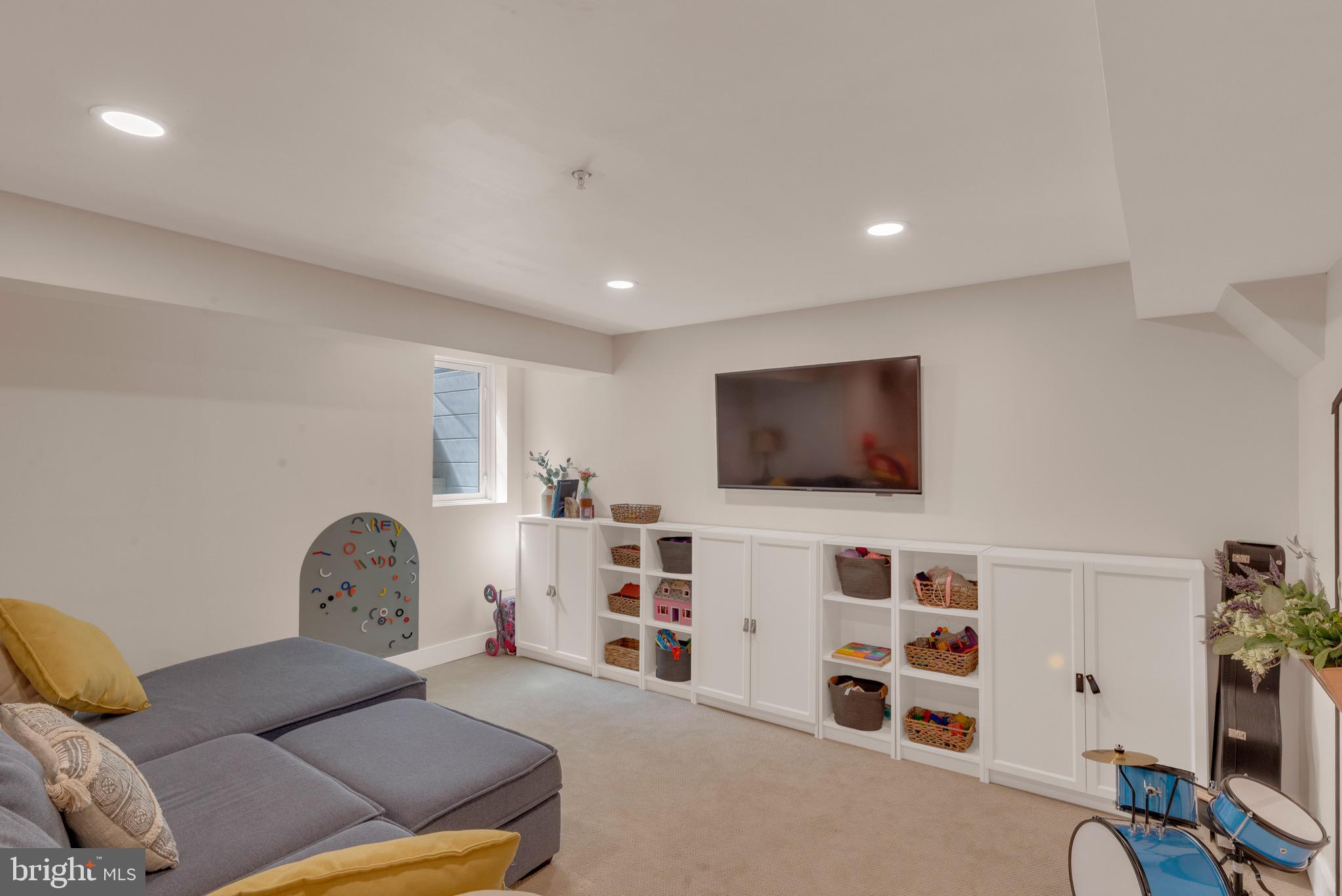 1802 ADAMS WAY