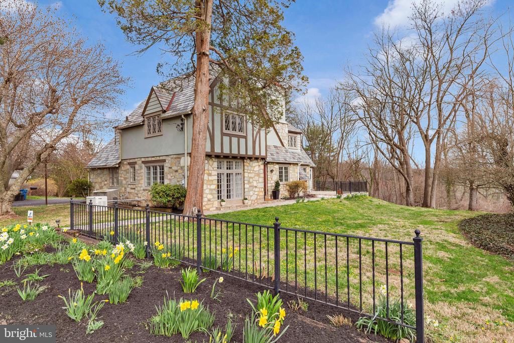 24 GOLF VIEW ROAD