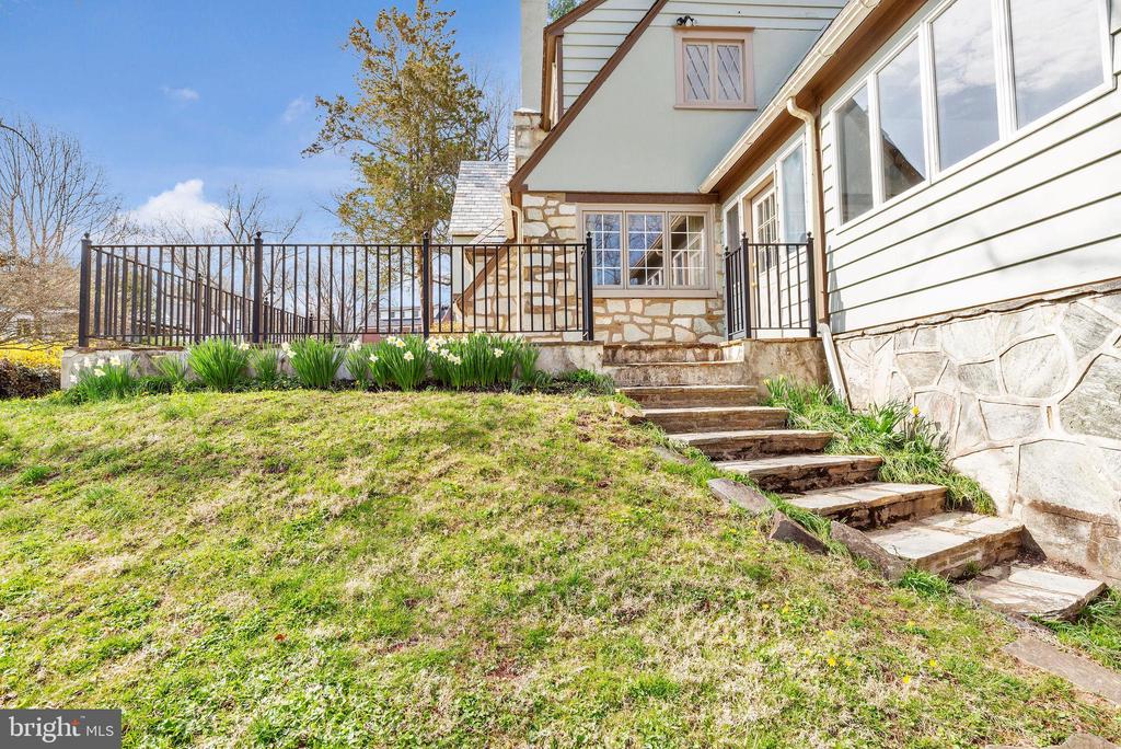 24 GOLF VIEW ROAD