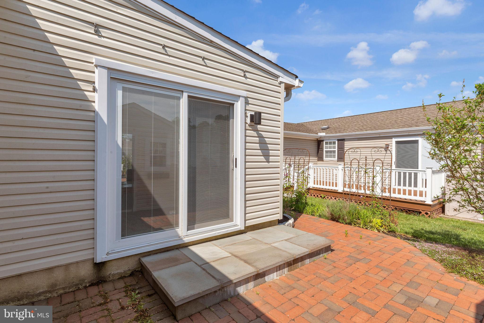 222 THRUSH CIRCLE