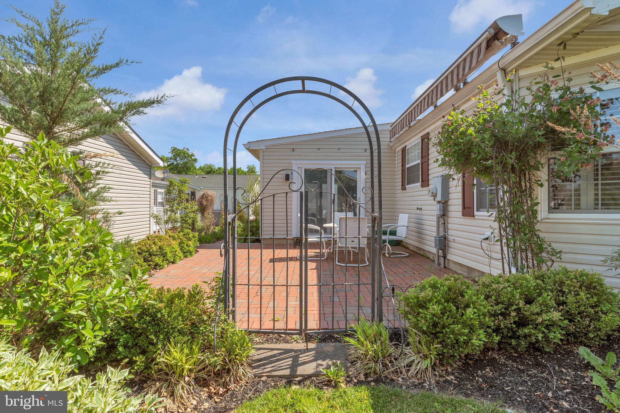 222 THRUSH CIRCLE