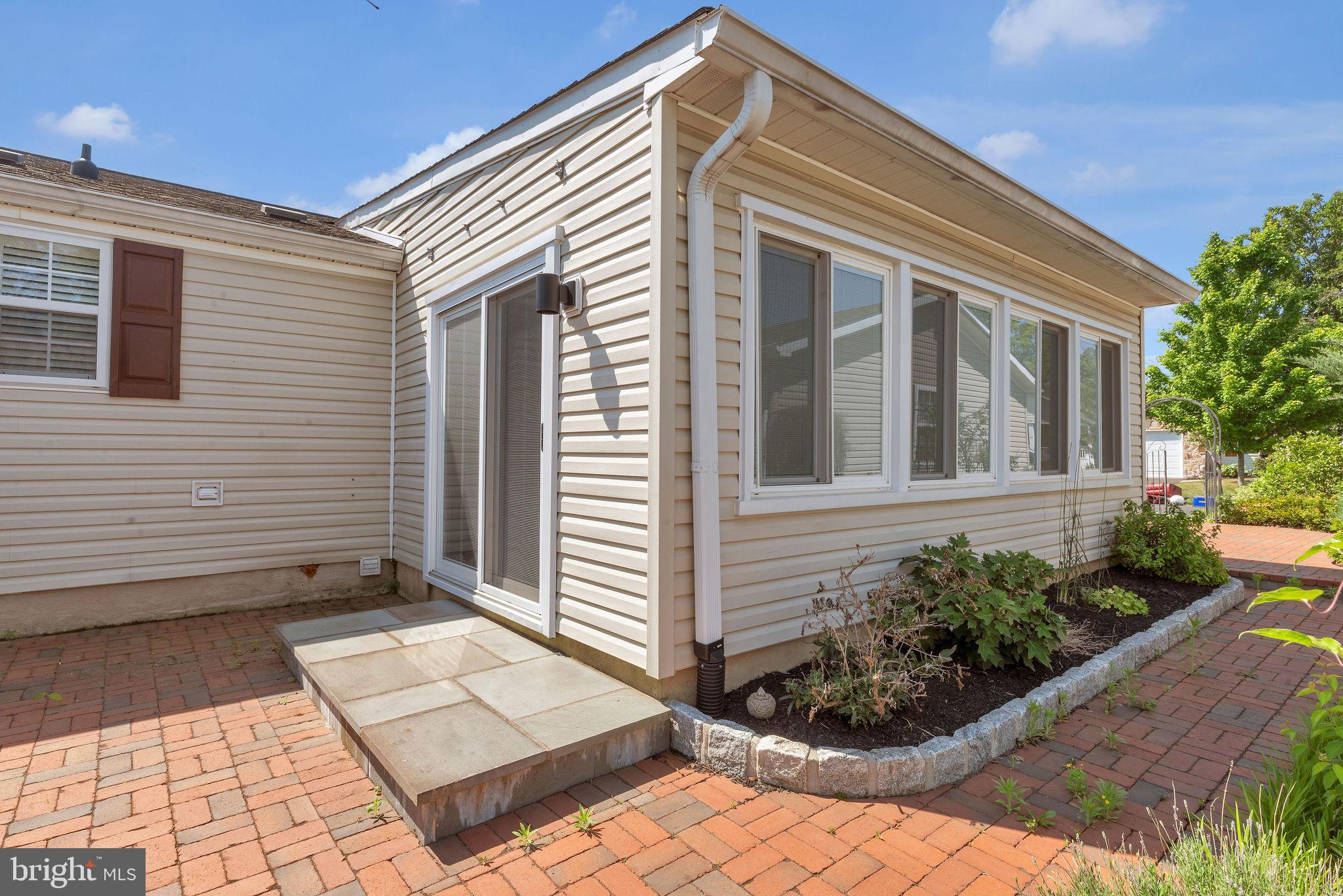 222 THRUSH CIRCLE