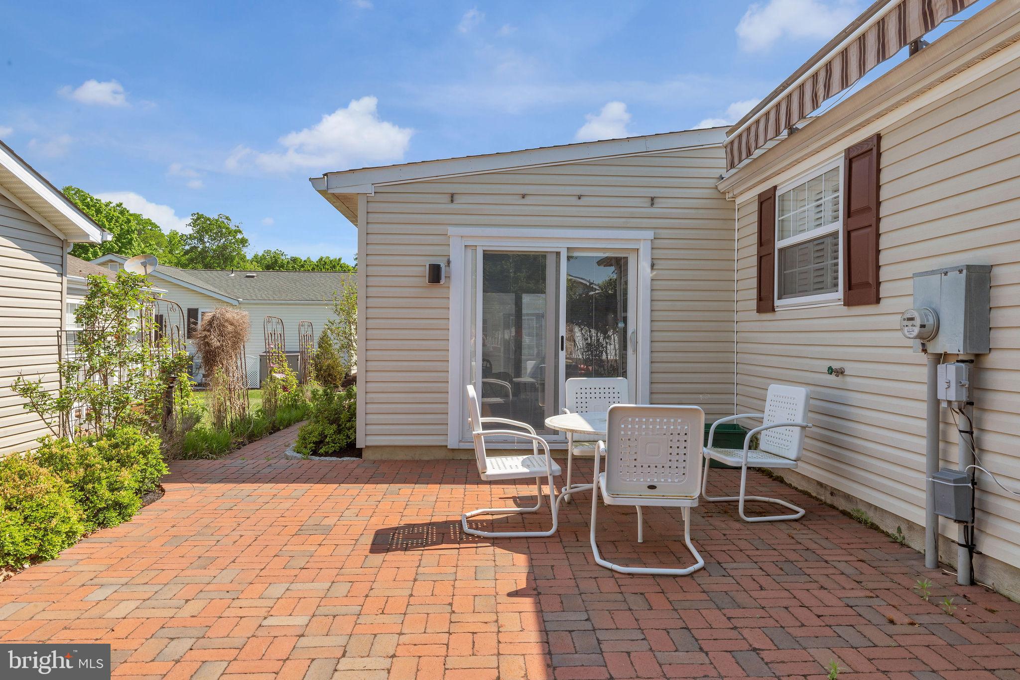 222 THRUSH CIRCLE