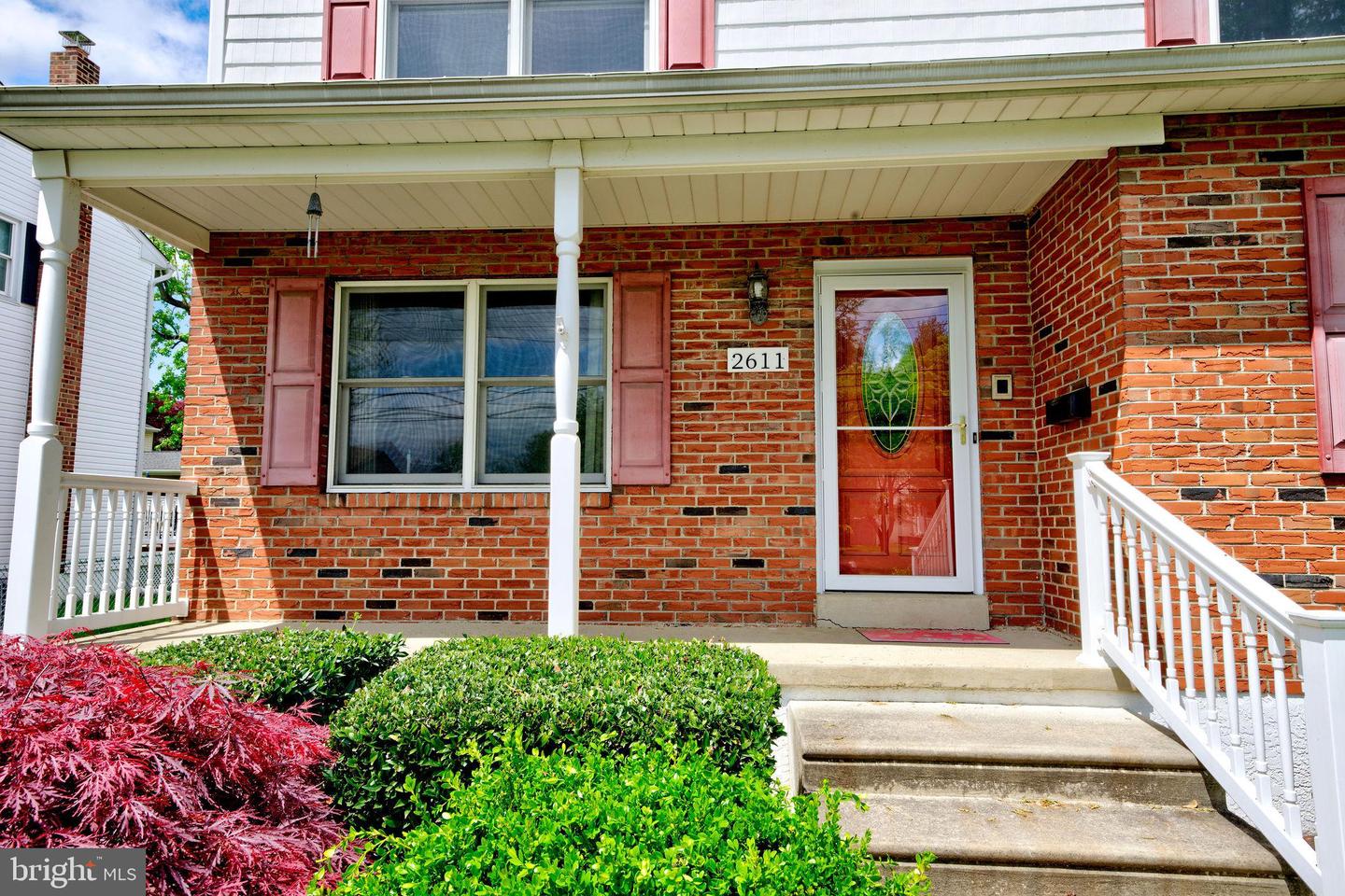 2611 Grand Ave
