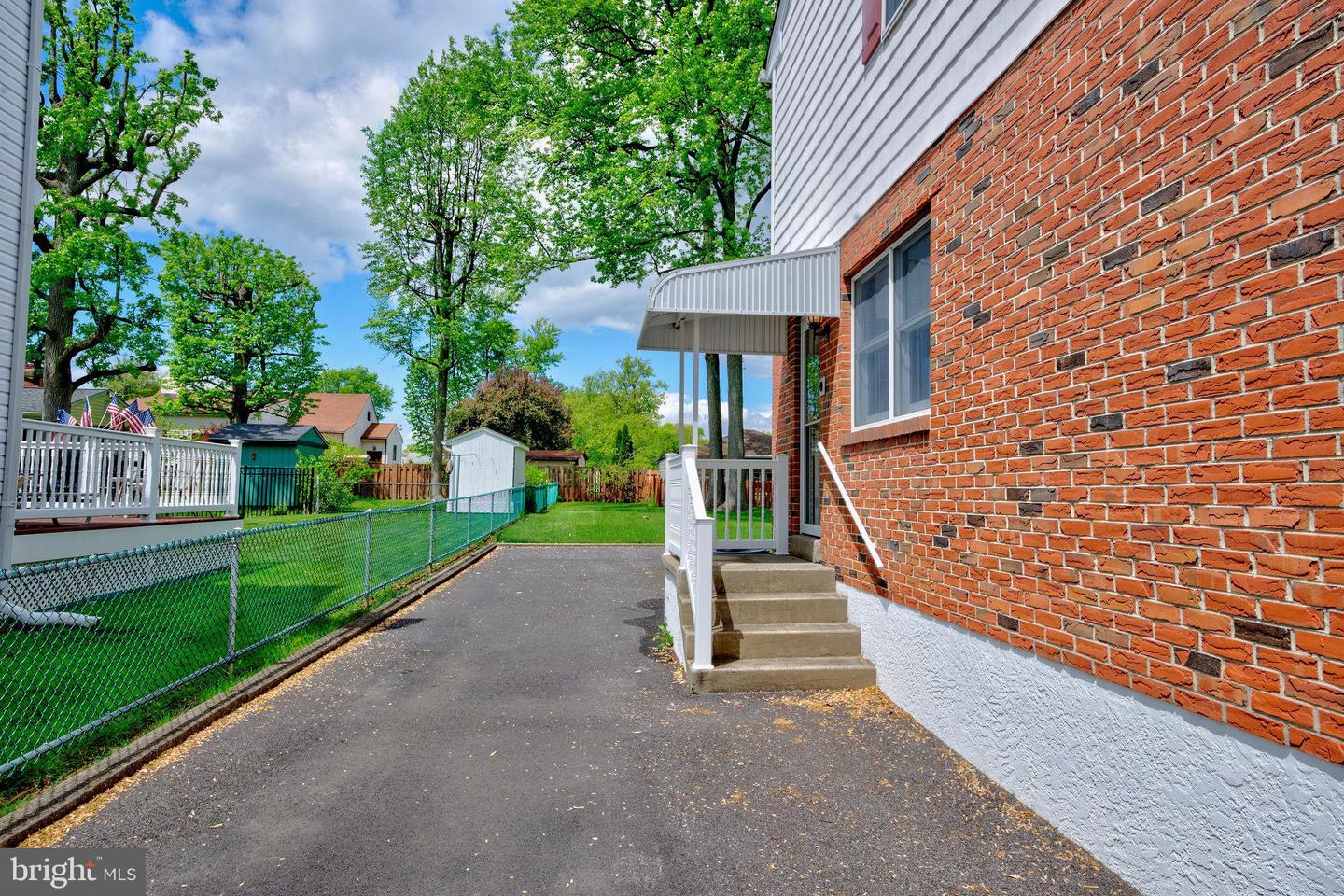 2611 Grand Ave