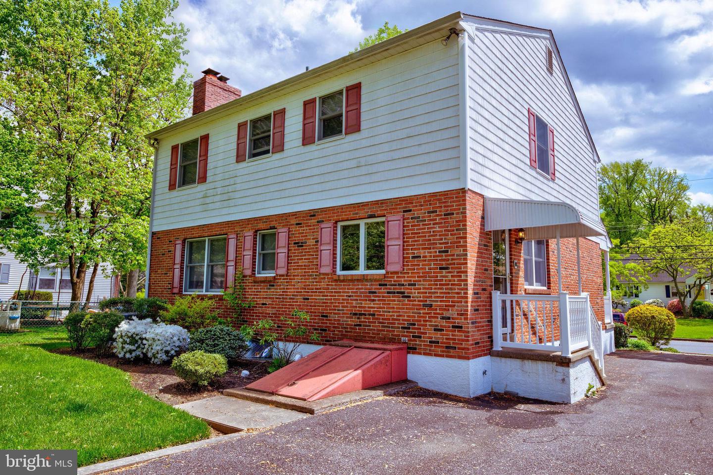 2611 Grand Ave