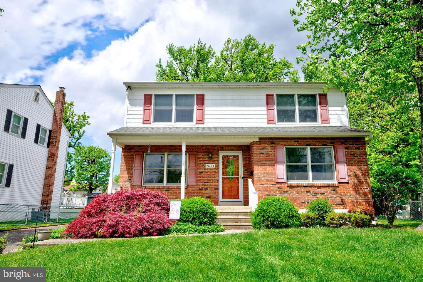 2611 Grand Ave