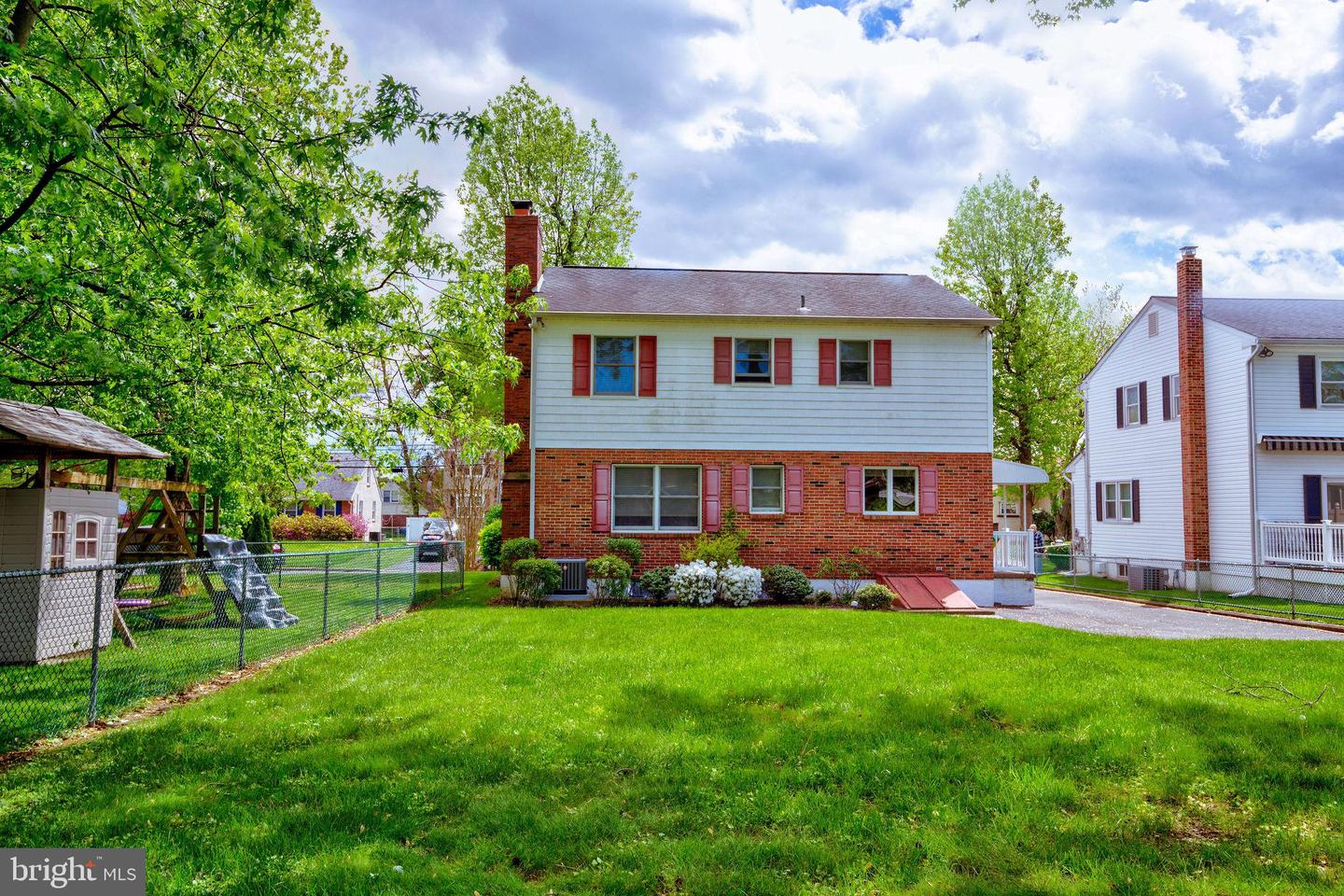 2611 Grand Ave