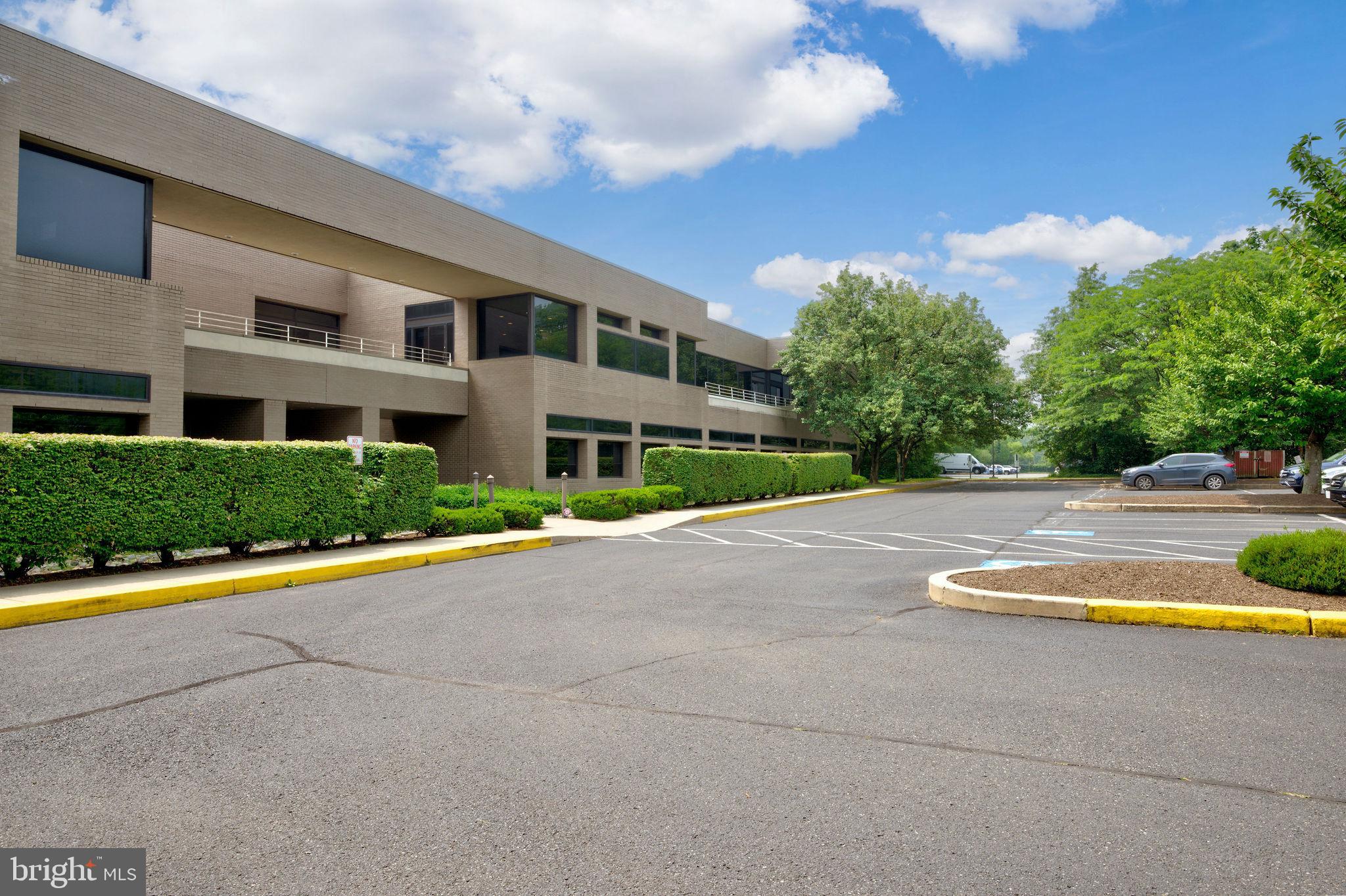 794 PENLLYN BLUE BELL PIKE SUITE 120