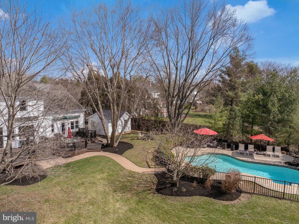 110 MALLARD DRIVE W