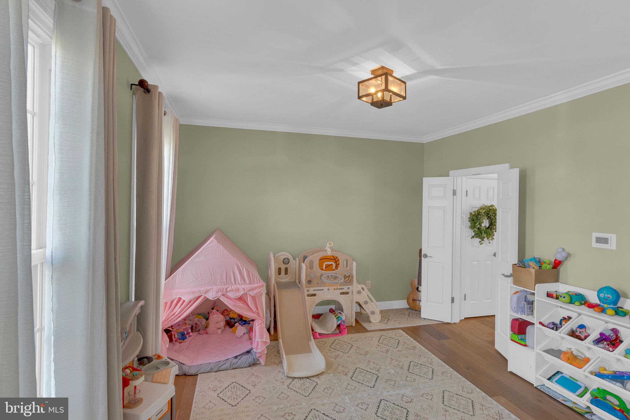 110 MALLARD DRIVE W