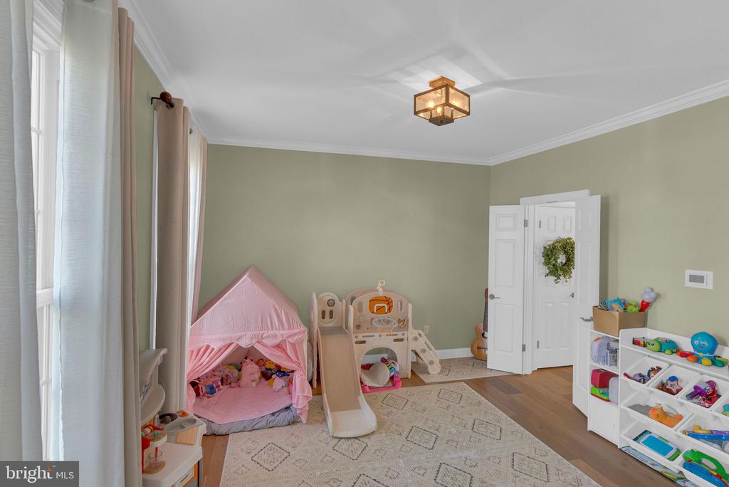 110 MALLARD DRIVE W