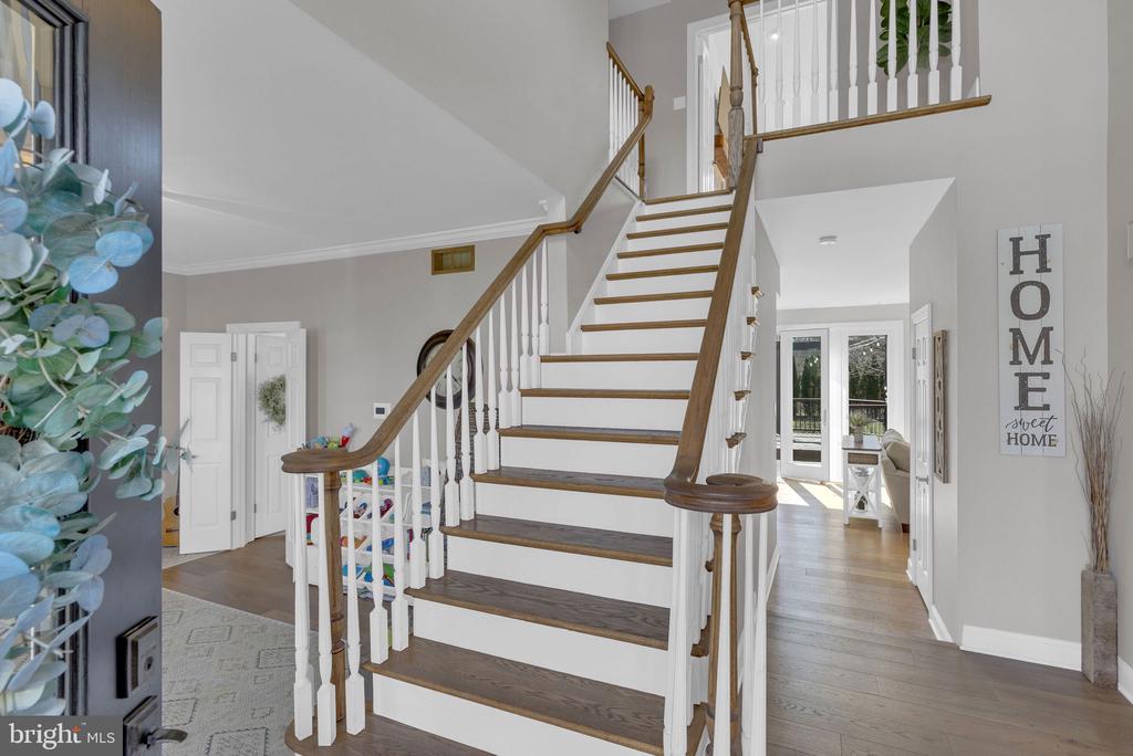110 MALLARD DRIVE W