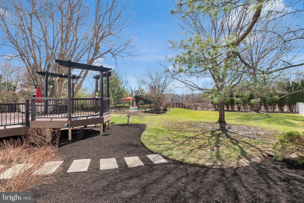 110 MALLARD DRIVE W