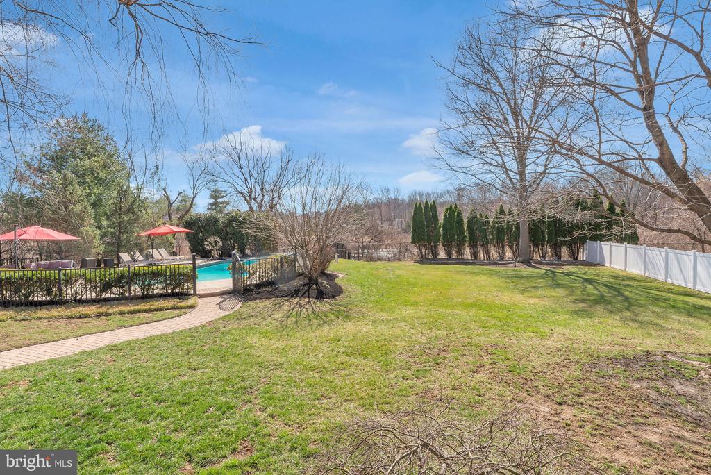 110 MALLARD DRIVE W