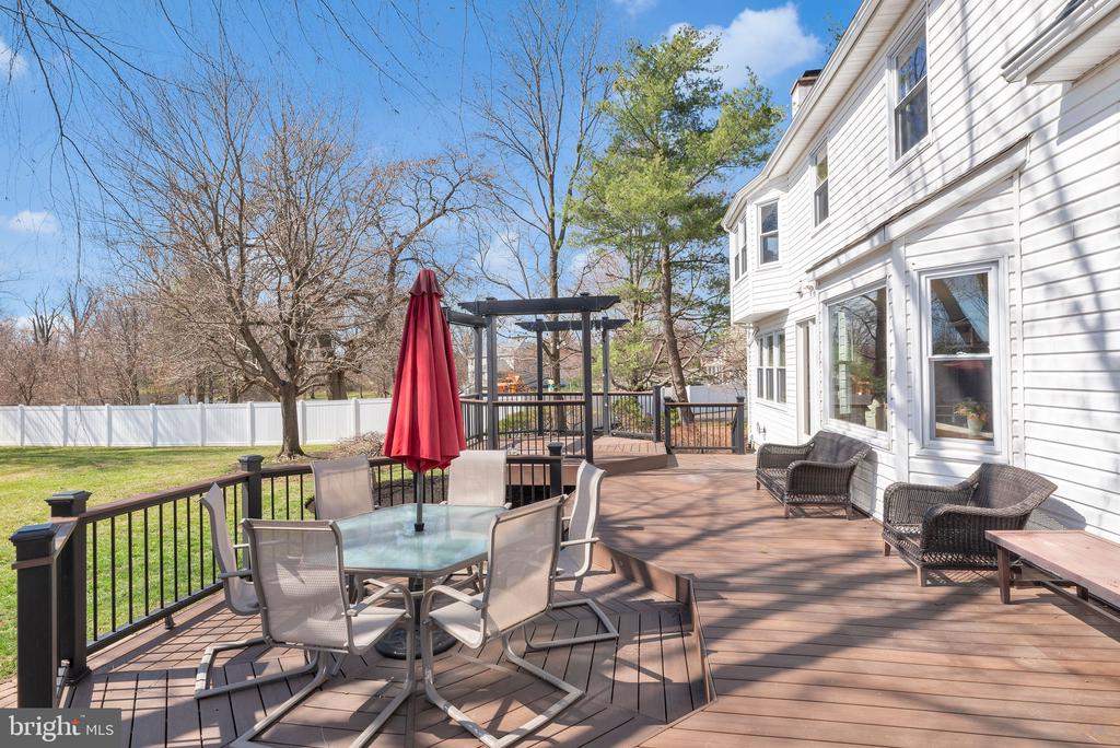 110 MALLARD DRIVE W