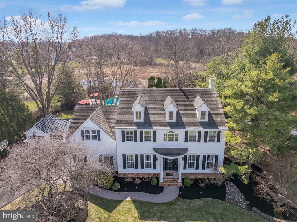 110 MALLARD DRIVE W