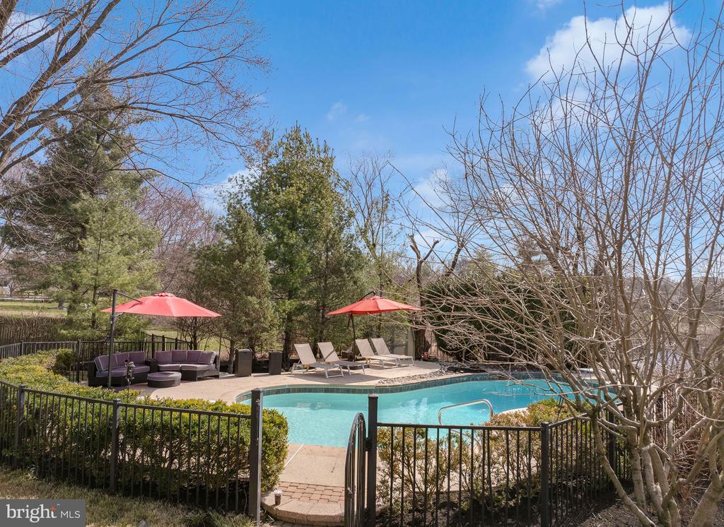 110 MALLARD DRIVE W