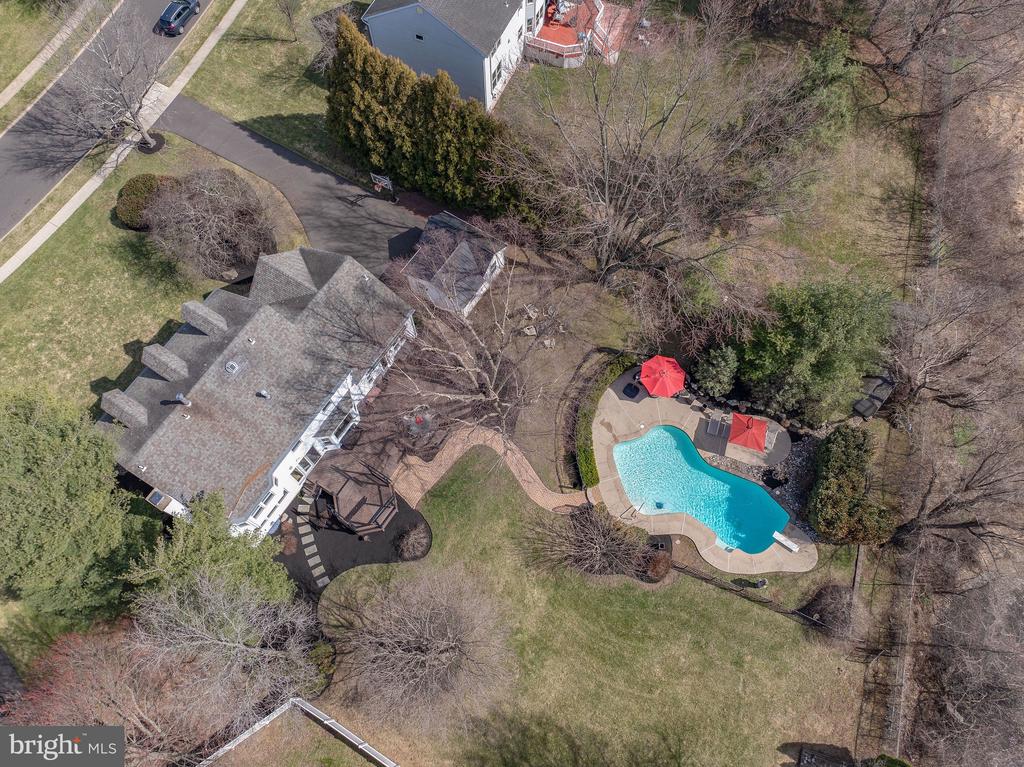 110 MALLARD DRIVE W