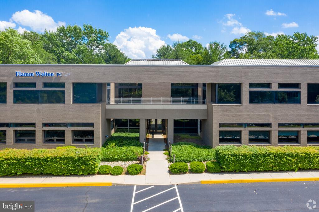 794 PENLLYN BLUE BELL PIKE SUITE 120