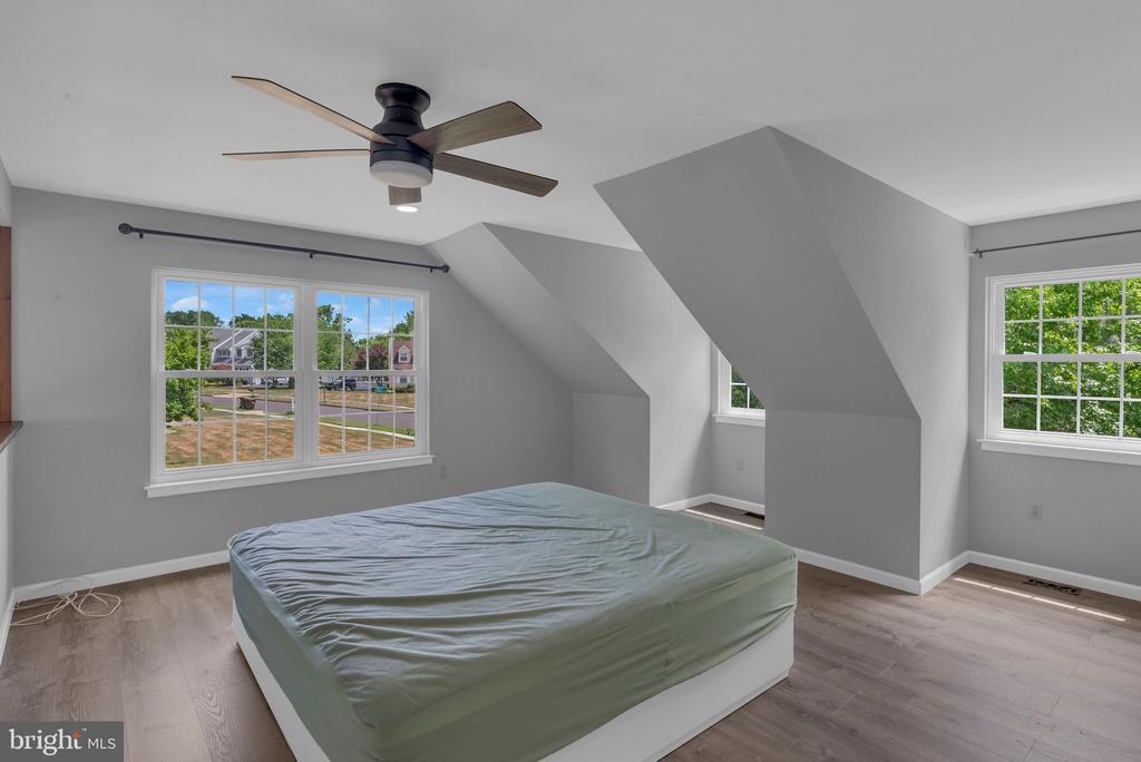 139 MALLARD DRIVE W