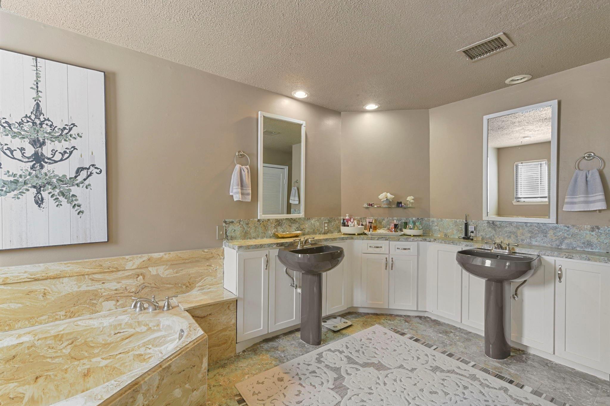 12226 Glenview Drive