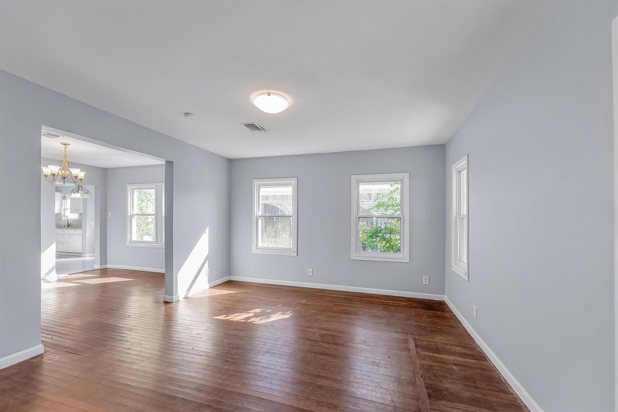 4221 E Toliver Street