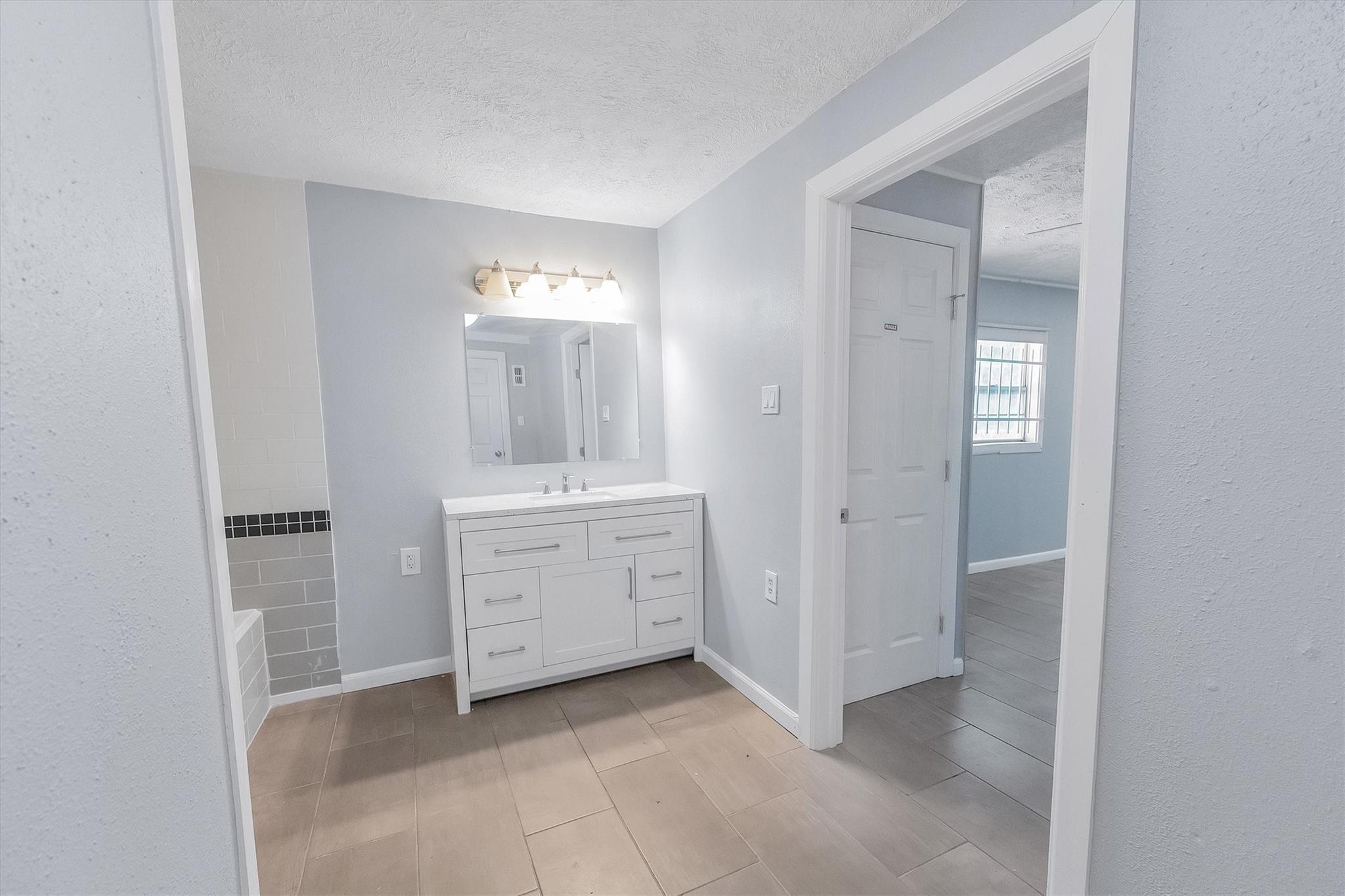 4221 E Toliver Street