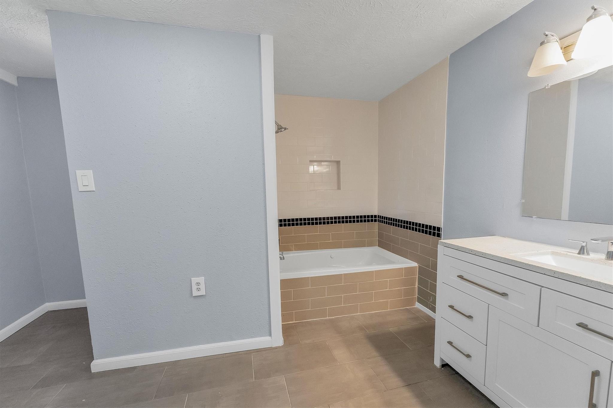 4221 E Toliver Street